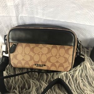 Coach Graham Crossbody in Signature Canvas